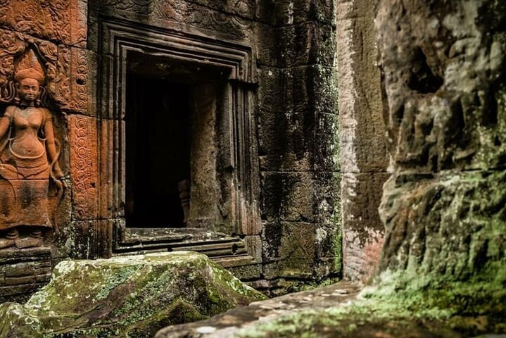 Explore ancient temples and witness a stunning sunset on a small group tour in Siem Reap, Cambodia, photo 38 | wizardtrip