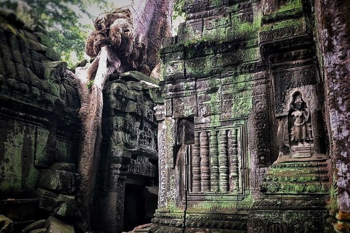 Explore ancient temples and witness a stunning sunset on a small group tour in Siem Reap, Cambodia, photo 39 | wizardtrip