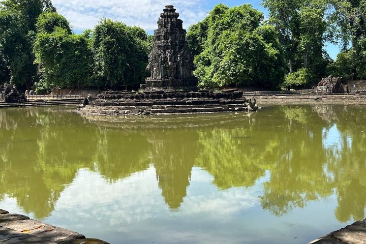 Explore ancient temples and witness a stunning sunset on a small group tour in Siem Reap, Cambodia, photo 40 | wizardtrip