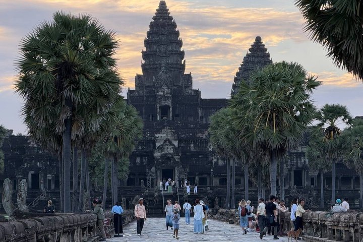 Lever de soleil sur le complexe emblématique du temple d'Angkor Wat à Siem Reap, Cambodge, photo 9 | wizardtrip