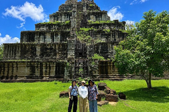 Explore templos camboyanos remotos como Koh Ker y Beng Mealea en un tour guiado de día completo desde Siem Reap, foto 9 | wizardtrip