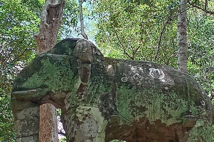 Explore templos camboyanos remotos como Koh Ker y Beng Mealea en un tour guiado de día completo desde Siem Reap, foto 12 | wizardtrip