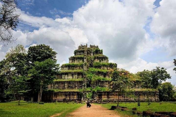 Explore templos camboyanos remotos como Koh Ker y Beng Mealea en un tour guiado de día completo desde Siem Reap, foto 20 | wizardtrip