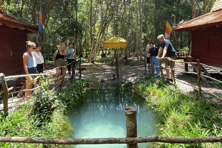 Heldagstur till Phnom Kulen nationalpark, Kambodja, med vattenfall, lingas och Buddhastatyer, foto 15 | wizardtrip