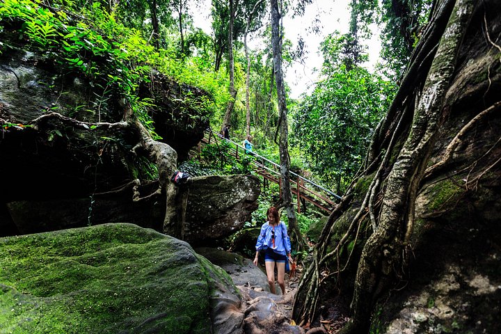 Heldagstur till Phnom Kulen nationalpark, Kambodja, med vattenfall, lingas och Buddhastatyer, foto 36 | wizardtrip