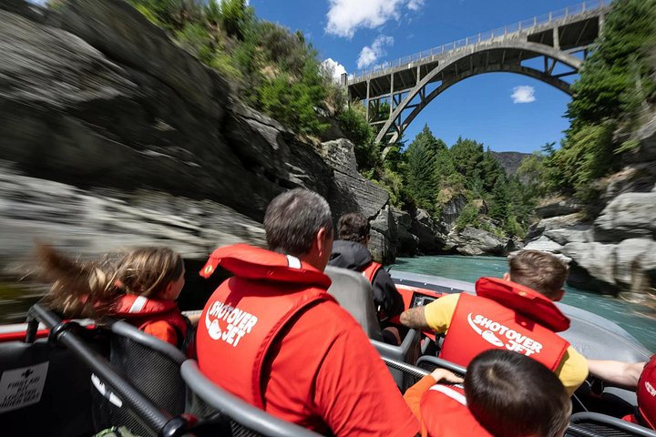 Opplev spenningen med Shotover Jet-RIB-båtturen gjennom Queenstowns fantastiske canyons, foto 11 | wizardtrip