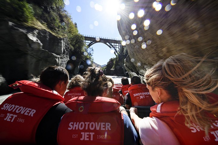 Opplev spenningen med Shotover Jet-RIB-båtturen gjennom Queenstowns fantastiske canyons, foto 12 | wizardtrip