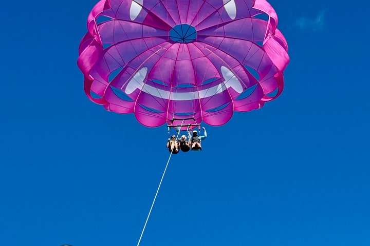 Avventura di parasailing sopra Clearwater Beach, Florida, con viste mozzafiato sulla costa e sull'oceano, foto 7 | wizardtrip