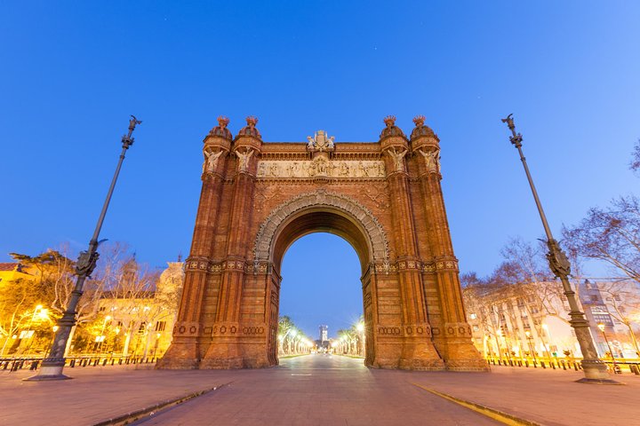 Liten gruppetur av Barcelonas høydepunkter, inkludert Sagrada Familia og Montjuic, foto 9 | wizardtrip