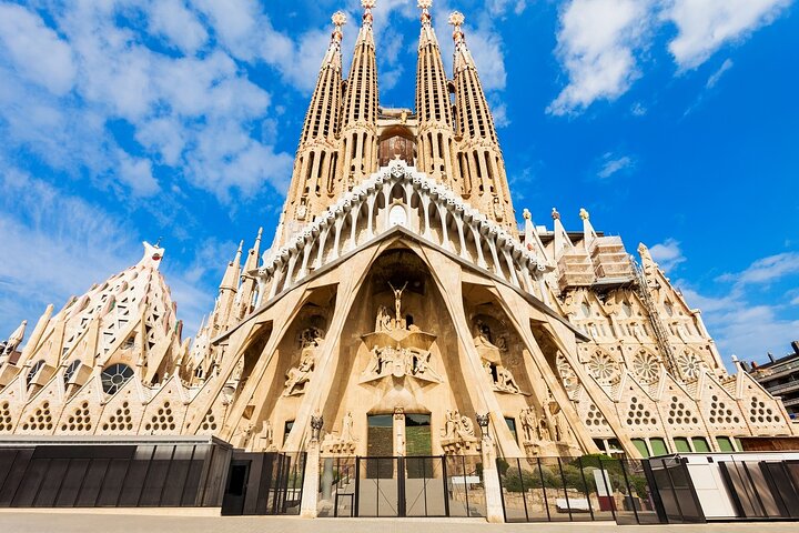 Liten gruppetur av Barcelonas høydepunkter, inkludert Sagrada Familia og Montjuic, foto 13 | wizardtrip