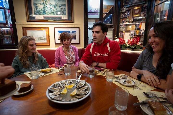 Tour de mariscos de Boston explorando el histórico Fish Pier y el Seaport District, foto 6 | wizardtrip