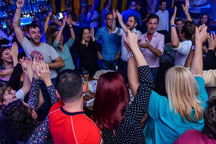 Découvrez la vie nocturne de Bucarest lors d'un pub crawl guidé dans le Vieux Bucarest, visitant plusieurs bars et clubs, photo 6 | wizardtrip