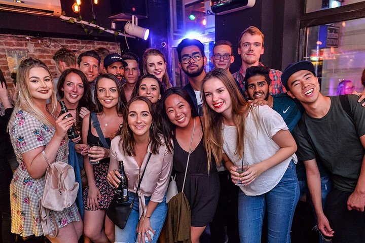 Découvrez la vie nocturne de Bucarest lors d'un pub crawl guidé dans le Vieux Bucarest, visitant plusieurs bars et clubs, photo 11 | wizardtrip