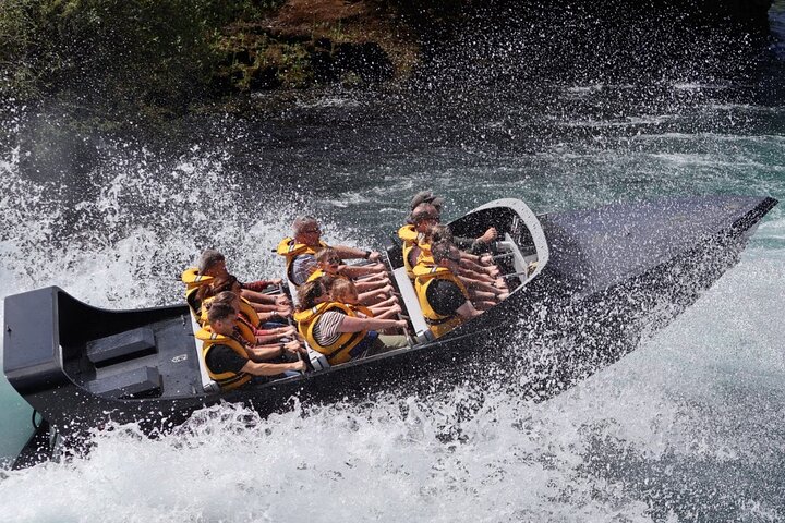 Experience a thrilling jet boat ride on the Waikato River near Taupo, New Zealand, photo 7 | wizardtrip