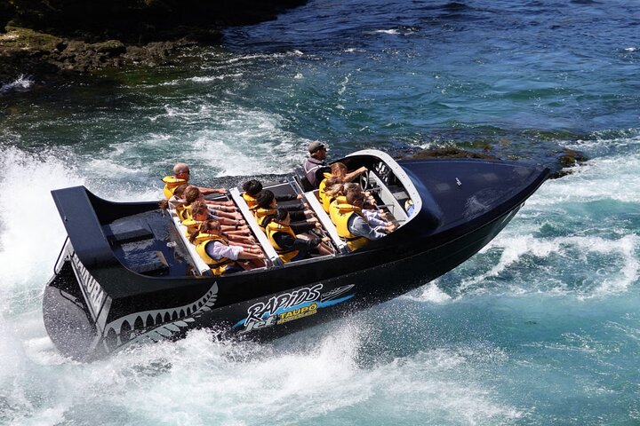 Experience a thrilling jet boat ride on the Waikato River near Taupo, New Zealand, photo 9 | wizardtrip