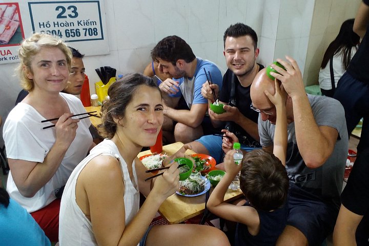 Hanoi gatumatstur med lokal guide som provar vietnamesiska rätter i Gamla kvarteren, foto 15 | wizardtrip