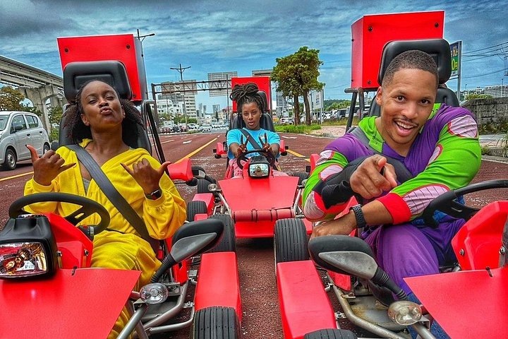 Gade-gokart-eventyr i Naha, Okinawa, med udklædte chauffører, der udforsker byens gader, foto 7 | wizardtrip