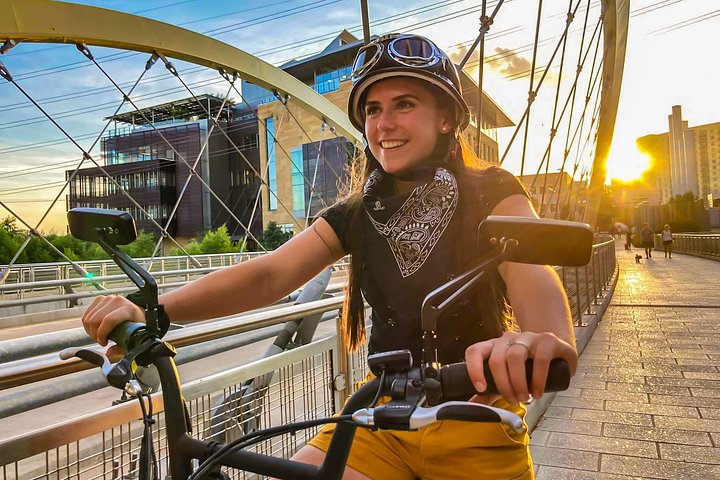 Explorez les rues et les monuments animés d'Austin lors d'une visite amusante en vélo électrique avec YourBikerGang, photo 12 | wizardtrip