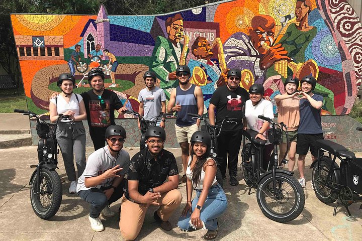 Explorez les rues et les monuments animés d'Austin lors d'une visite amusante en vélo électrique avec YourBikerGang, photo 13 | wizardtrip