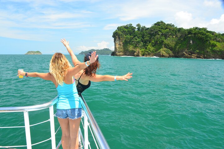 Katamaran-Segelabenteuer entlang der Küste des Manuel Antonio Nationalparks, Costa Rica, Foto 18 | wizardtrip