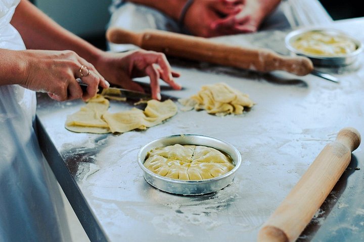 Griechischer Kochkurs in Athen mit Abendessen auf der Dachterrasse und Blick auf die Akropolis | wizardtrip