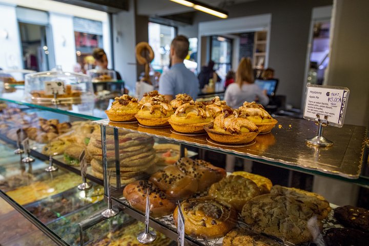 Un circuit gastronomique guidé à travers les marchés et les quartiers d'Athènes, présentant les spécialités locales et la culture, photo 8 | wizardtrip