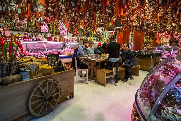 Un circuit gastronomique guidé à travers les marchés et les quartiers d'Athènes, présentant les spécialités locales et la culture, photo 11 | wizardtrip
