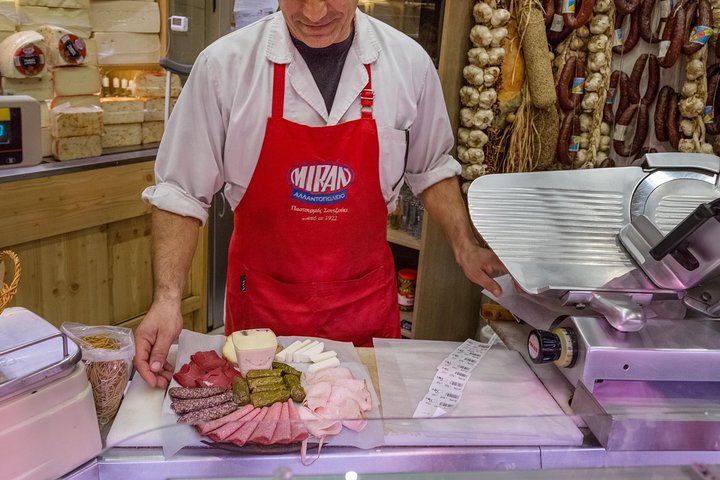 Un circuit gastronomique guidé à travers les marchés et les quartiers d'Athènes, présentant les spécialités locales et la culture, photo 12 | wizardtrip