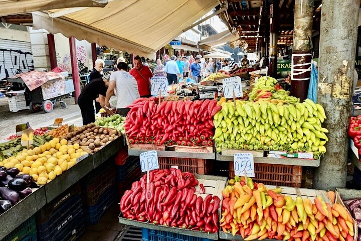 Un circuit gastronomique guidé à travers les marchés et les quartiers d'Athènes, présentant les spécialités locales et la culture, photo 15 | wizardtrip