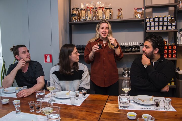 Un circuit gastronomique guidé à travers les marchés et les quartiers d'Athènes, présentant les spécialités locales et la culture, photo 23 | wizardtrip