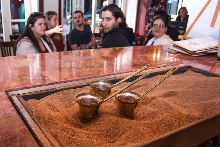 Un circuit gastronomique guidé à travers les marchés et les quartiers d'Athènes, présentant les spécialités locales et la culture, photo 37 | wizardtrip