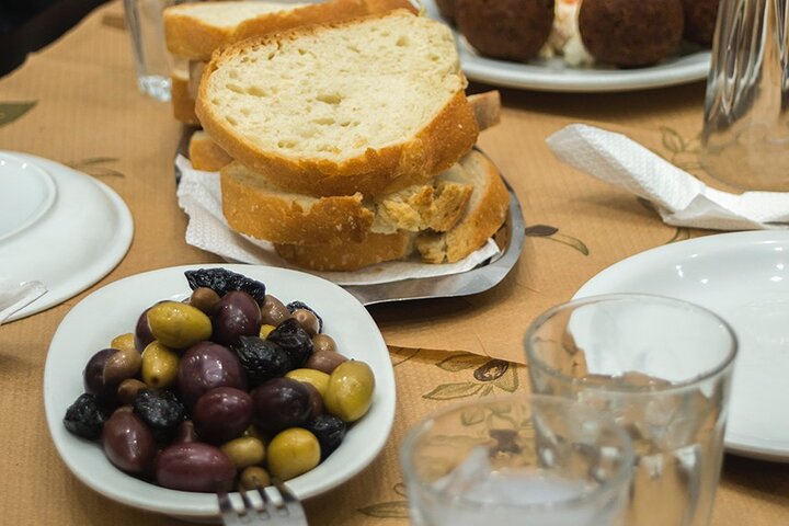 Un circuit gastronomique guidé à travers les marchés et les quartiers d'Athènes, présentant les spécialités locales et la culture, photo 39 | wizardtrip