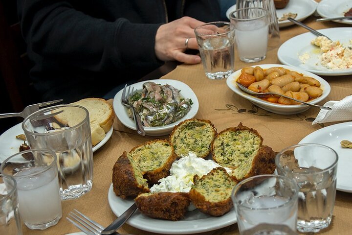Un circuit gastronomique guidé à travers les marchés et les quartiers d'Athènes, présentant les spécialités locales et la culture, photo 40 | wizardtrip