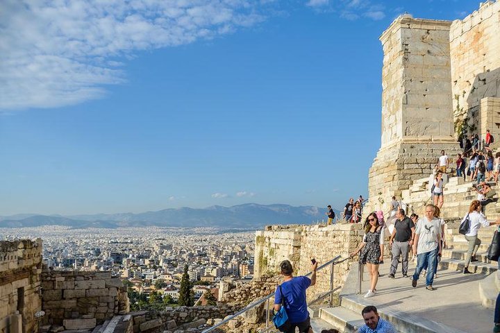 Passeio guiado a pé pela Acrópole e Parthenon em Atenas, Grécia, exibindo monumentos antigos, foto 7 | wizardtrip