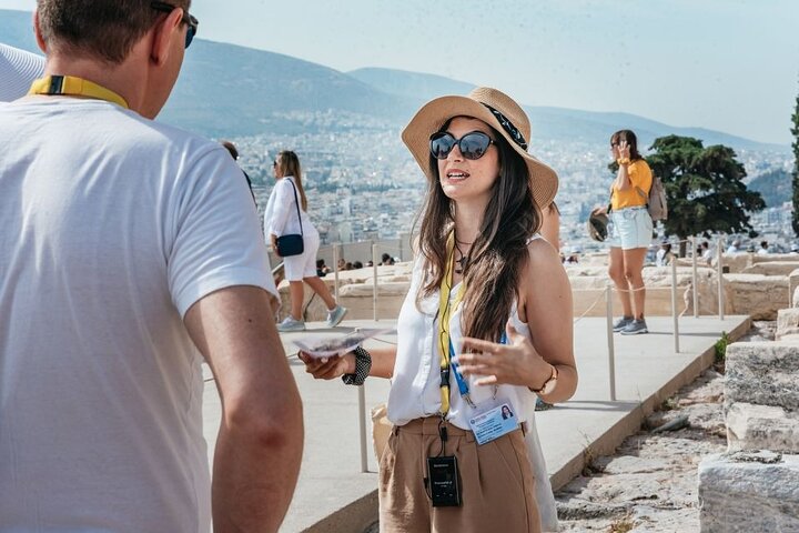 Passeio guiado a pé pela Acrópole e Parthenon em Atenas, Grécia, exibindo monumentos antigos, foto 13 | wizardtrip
