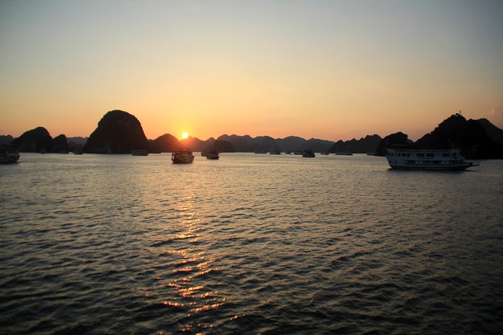 Croisière d'une journée complète dans la baie d'Ha Long, Vietnam, avec kayak, baignade et exploration de grottes, photo 17 | wizardtrip