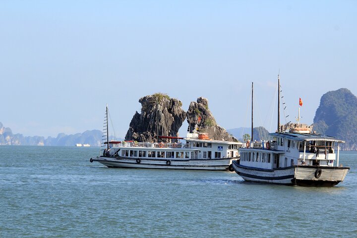 Croisière d'une journée complète dans la baie d'Ha Long, Vietnam, avec kayak, baignade et exploration de grottes, photo 21 | wizardtrip