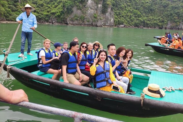 Croisière d'une journée complète dans la baie d'Ha Long, Vietnam, avec kayak, baignade et exploration de grottes, photo 25 | wizardtrip