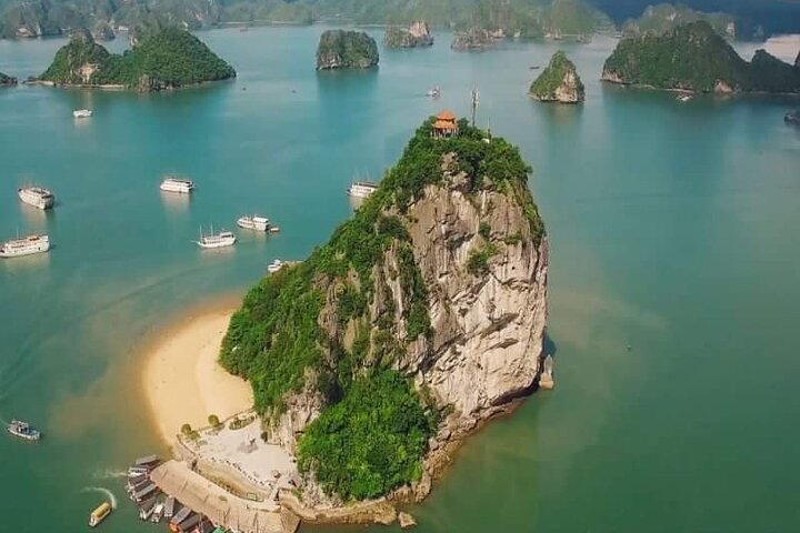 Croisière d'une journée complète dans la baie d'Ha Long, Vietnam, avec kayak, baignade et exploration de grottes, photo 30 | wizardtrip