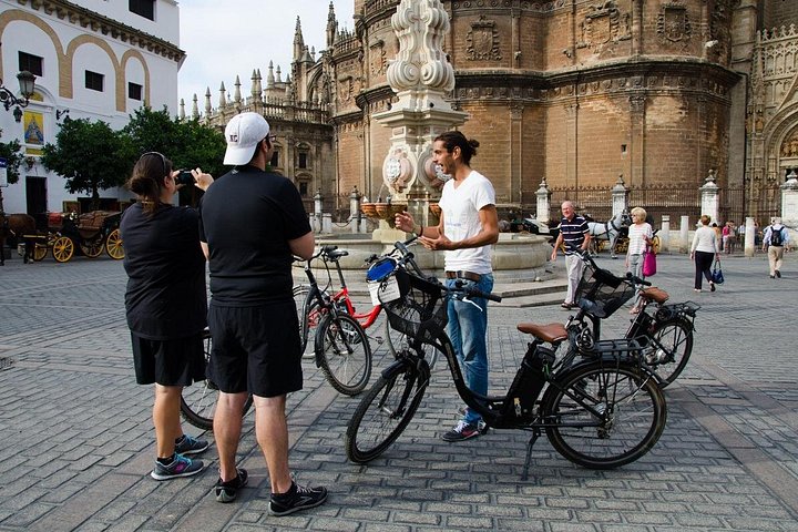 Electric bike tour in Seville, exploring historic sites and vibrant neighborhoods with a small group, photo 7 | wizardtrip