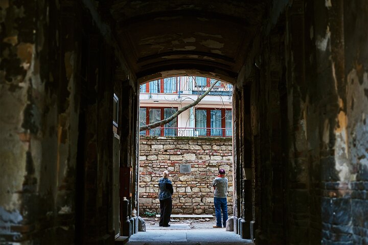 Gåtur, der udforsker Budapests historiske jødiske kvarter, inklusive synagoger og mindesmærker, foto 6 | wizardtrip