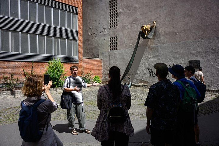 Gåtur, der udforsker Budapests historiske jødiske kvarter, inklusive synagoger og mindesmærker, foto 8 | wizardtrip