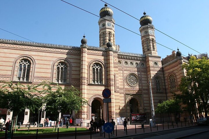 Gåtur, der udforsker Budapests historiske jødiske kvarter, inklusive synagoger og mindesmærker, foto 10 | wizardtrip
