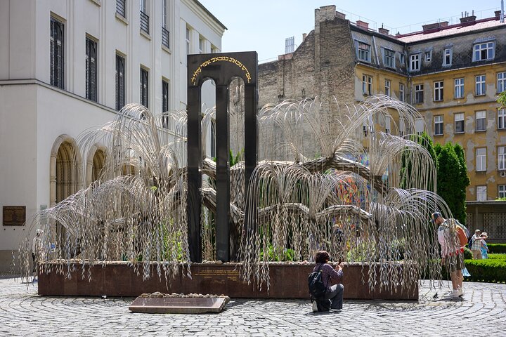 Gåtur, der udforsker Budapests historiske jødiske kvarter, inklusive synagoger og mindesmærker, foto 13 | wizardtrip