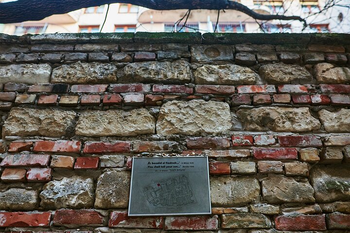 Gåtur, der udforsker Budapests historiske jødiske kvarter, inklusive synagoger og mindesmærker, foto 20 | wizardtrip