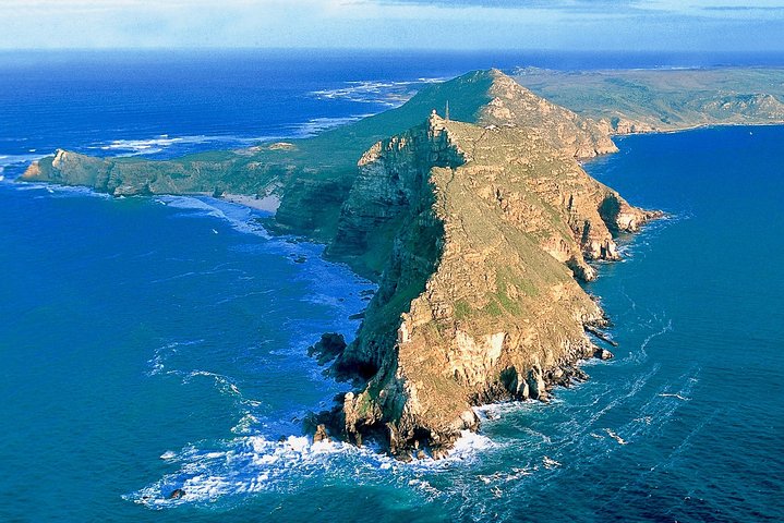 Full-day tour exploring Cape Point, Boulders Beach penguins, and scenic coastal drives around Cape Town, photo 1 | wizardtrip