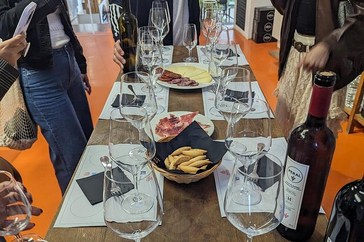 Explore a região vinícola de Madrid com visitas guiadas a quintas locais, provas de vinho e comida regional, foto 9 | wizardtrip