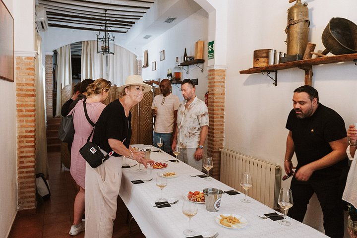 Explore a região vinícola de Madrid com visitas guiadas a quintas locais, provas de vinho e comida regional, foto 43 | wizardtrip