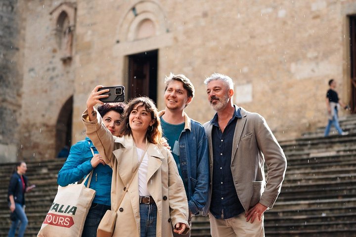High-speed train journey from Rome to Florence, exploring Tuscan vineyards and San Gimignano's medieval towers, photo 20 | wizardtrip