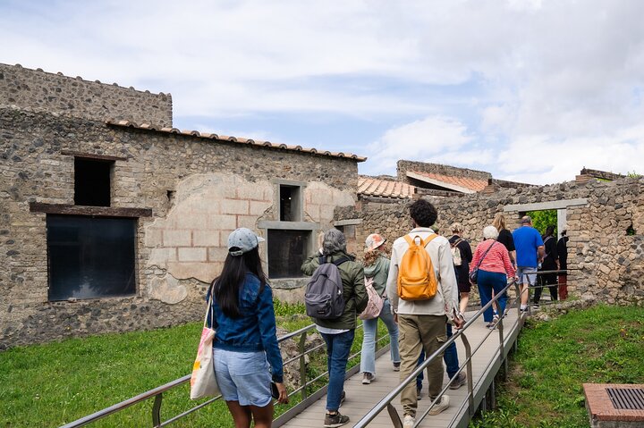 Guided tour of Pompeii ruins with wine tasting and lunch, traveling by high-speed train from Rome, photo 9 | wizardtrip